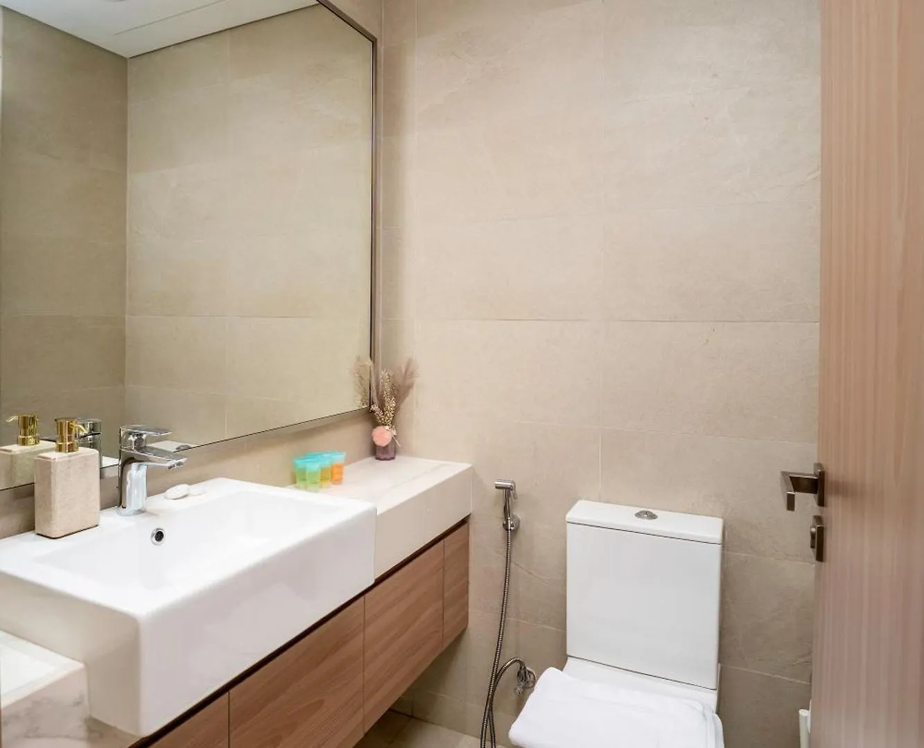 Unique Studio In Azizi Riviera,City & Pool View Dubai Apartment